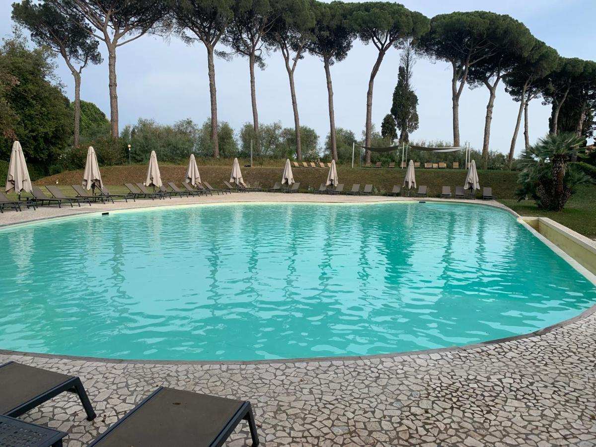 Incantevole Borgo Con Piscine Colleoli Exterior photo