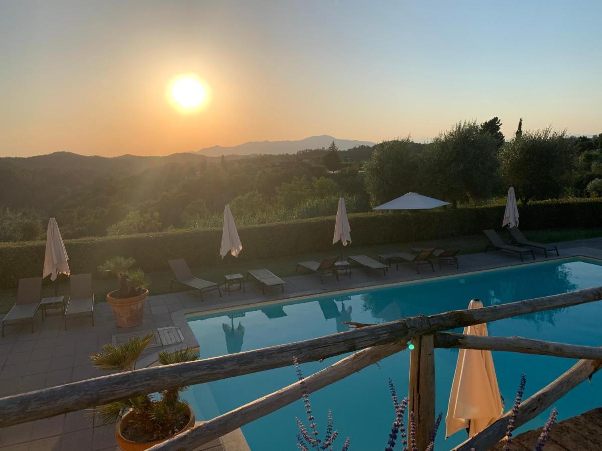 Incantevole Borgo Con Piscine Colleoli Exterior photo