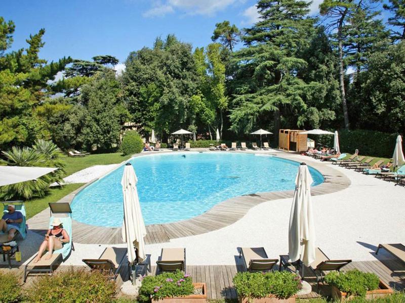 Incantevole Borgo Con Piscine Colleoli Exterior photo